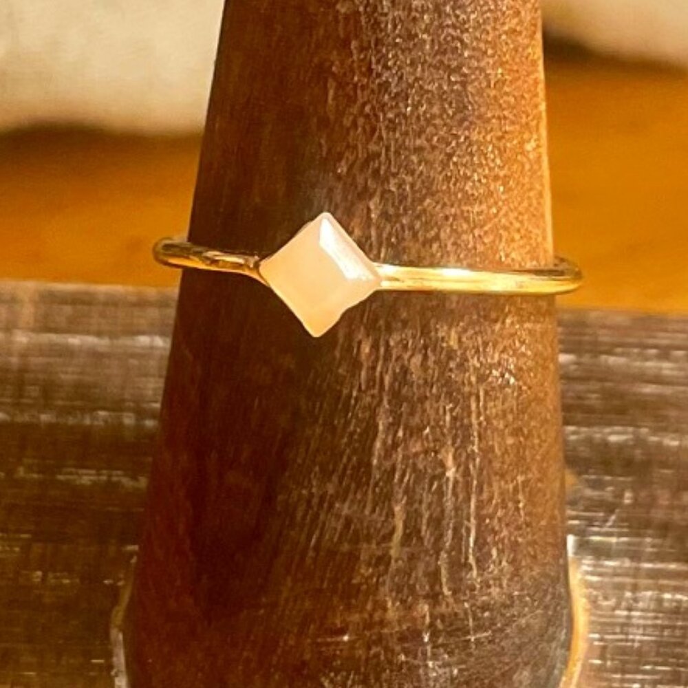 Minimalist Gold Ring with Geometric White Stone Accent size 7